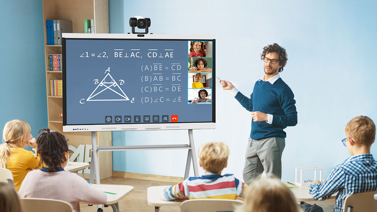 CT901E 4K PTZ camera used for hybrid classroom live streaming and remote teaching